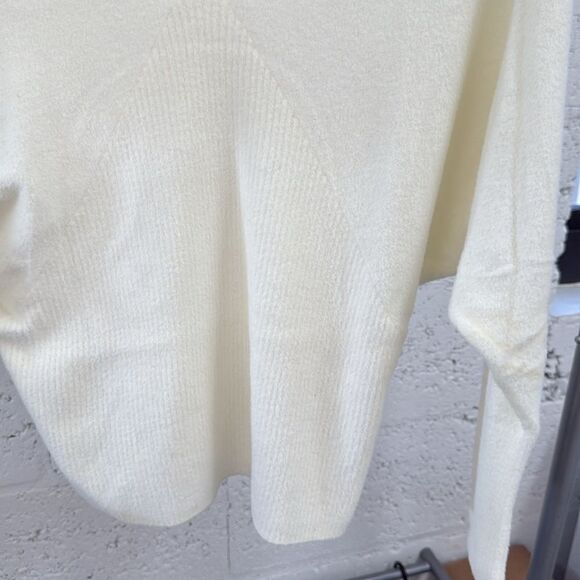 Cream V-Neck Sweater - Large - NWOT - Super Soft Womens Long Sleeve - Large - Picture 3 of 4